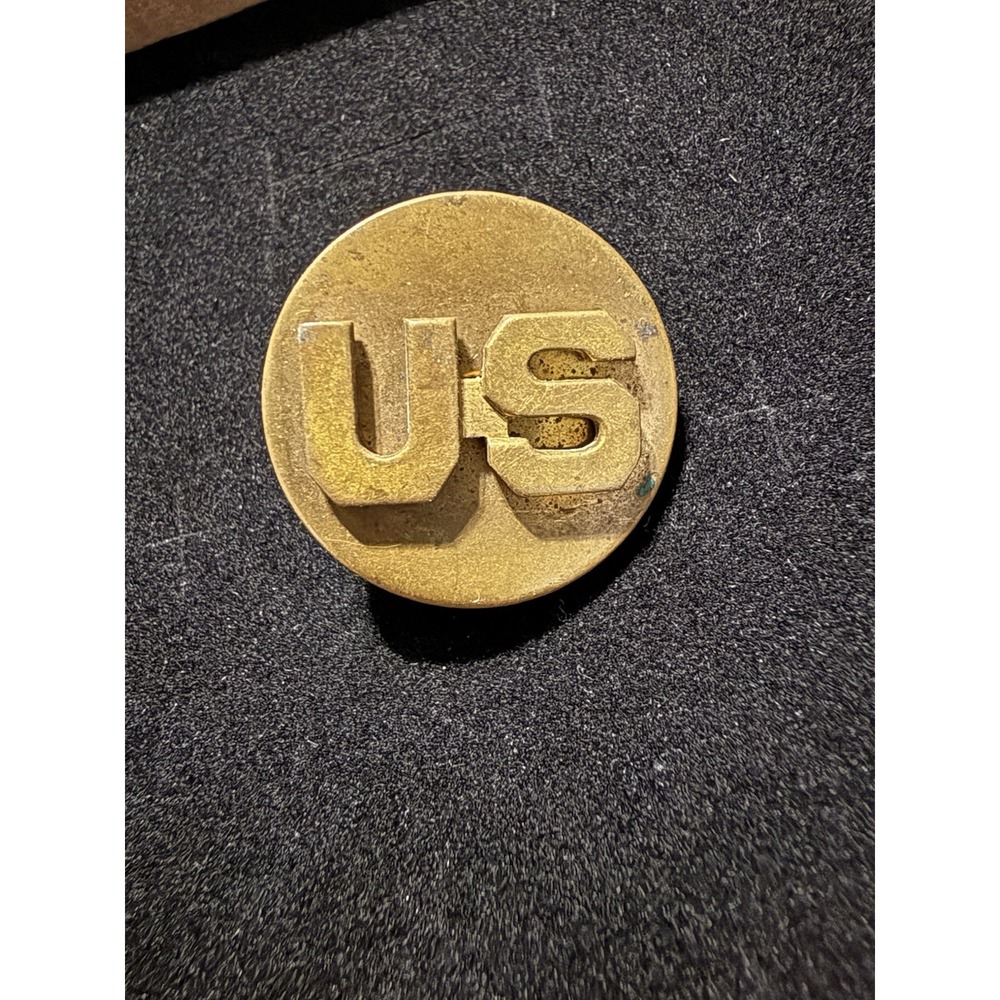 WWII U.S. Army Collar Disc Insignia – Brass Screw-Back Military Badge